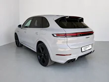 Porsche Cayenne E-Hybrid Black Edition in kreide