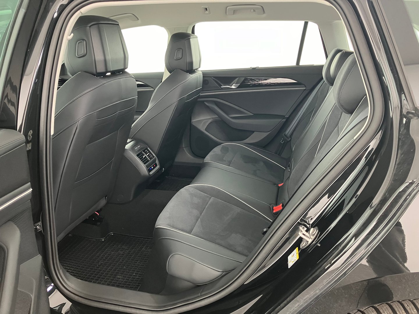 VW Passat Variant Business TDI DSG | Bild 12 von 17