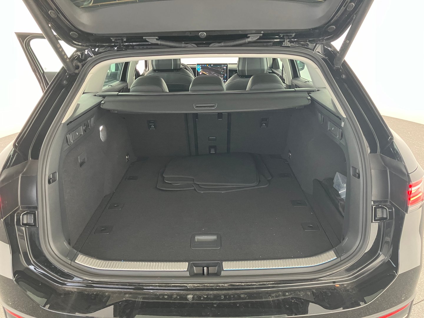 VW Passat Variant Business TDI DSG | Bild 14 von 17