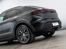 Porsche Macan 4 in dunkelgrau - metallic