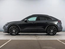 Porsche Macan 4 in dunkelgrau - metallic