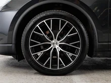 Porsche Macan 4 in dunkelgrau - metallic