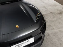 Porsche Macan 4 in dunkelgrau - metallic