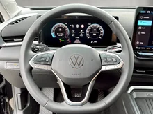 VW T-Roc Life eTSI DSG in Grenadillschwarz Metallic