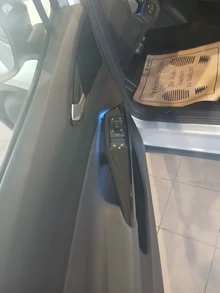 VW ID.4 Pro 4MOTION 220 kW Business -77 kWh in Scale Silver Metallic Dach schwarz