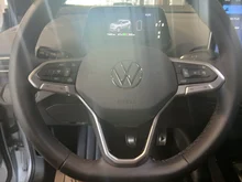 VW ID.4 Pro 4MOTION 220 kW Business -77 kWh in Scale Silver Metallic Dach schwarz