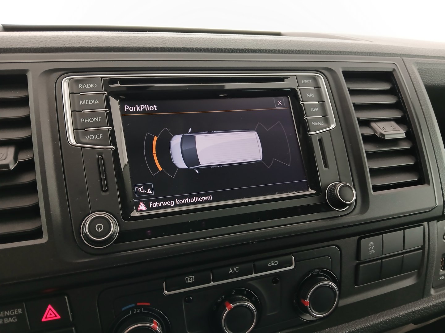 VW Doka-Kastenwagen LR TDI 4MOTION | Bild 21 von 30