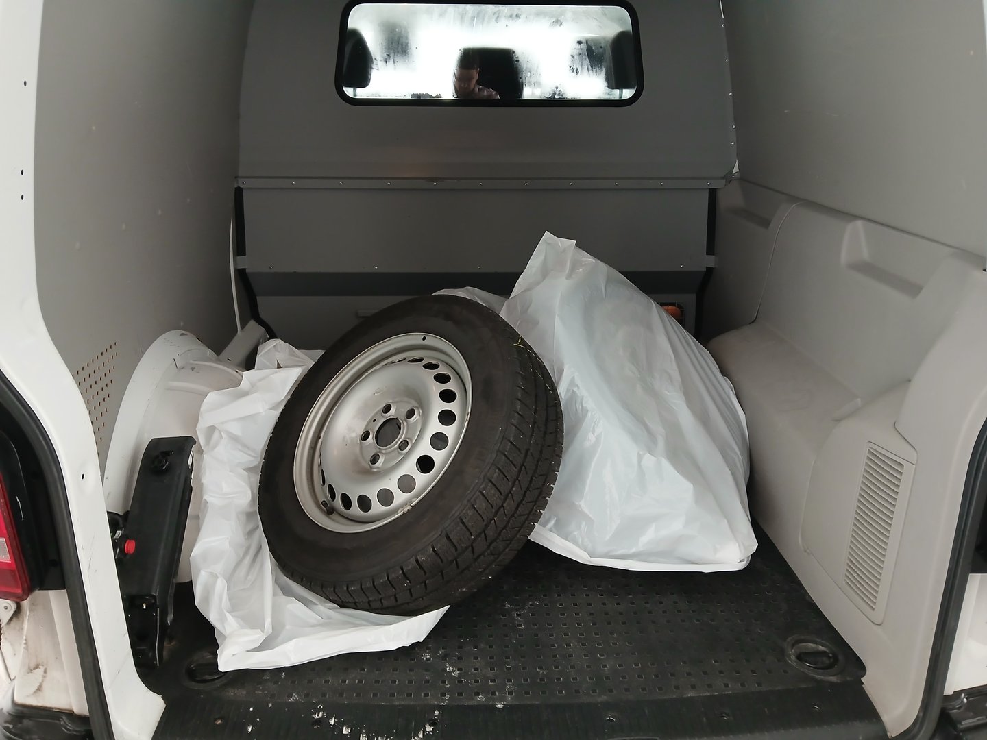 VW Doka-Kastenwagen LR TDI 4MOTION | Bild 26 von 30