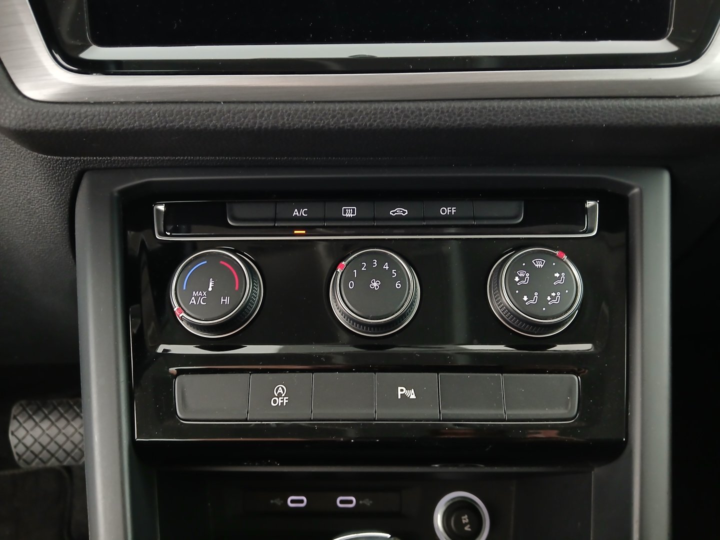 VW Touran Comfortline TDI SCR DSG 5-Sitzer | Bild 26 von 33