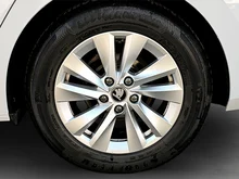 Škoda Octavia Combi Selection TSI mHEV DSG in Moon-Weiß Metallic