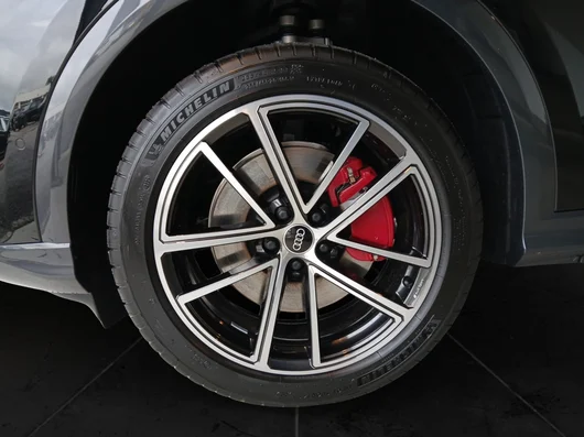 Bild eines Audi Q5 e-hybrid quattro 220 KW