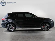 Audi Q5 e-hybrid quattro 220 KW in Mythosschwarz Metallic