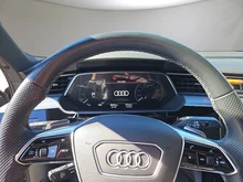 Audi e-tron Sportback 55 300 kW Business in Taifungrau Metallic