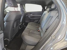 Audi e-tron Sportback 55 300 kW Business in Taifungrau Metallic