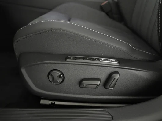 Bild eines VW Golf Variant Business mHeV DSG