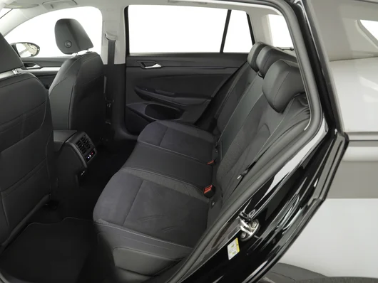 Bild eines VW Golf Variant Business mHeV DSG