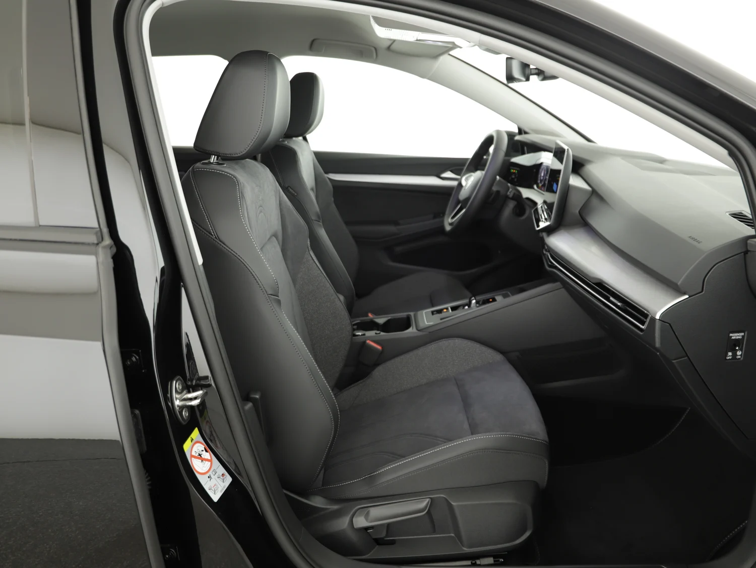 Bild eines VW Golf Variant Business mHeV DSG