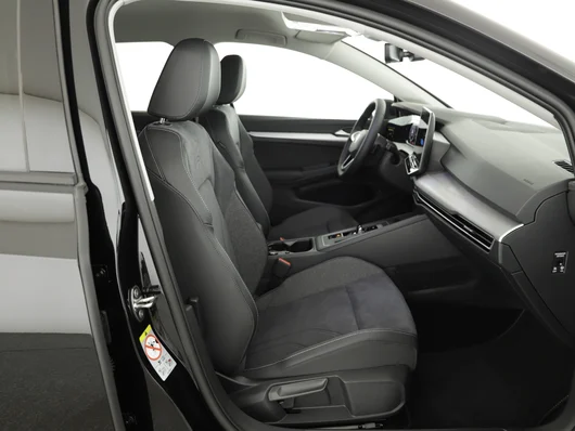 Bild eines VW Golf Variant Business mHeV DSG
