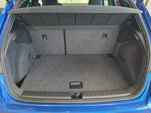 SEAT Arona FR 1.0 TSI DSG in Saphir-Blau Metall.