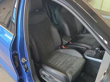 SEAT Arona FR 1.0 TSI DSG in Saphir-Blau Metall.