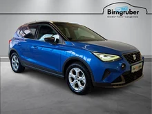 SEAT Arona FR 1.0 TSI DSG in Saphir-Blau Metall.