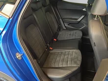 SEAT Arona FR 1.0 TSI DSG in Saphir-Blau Metall.