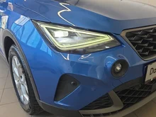 SEAT Arona FR 1.0 TSI DSG in Saphir-Blau Metall.