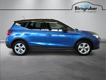SEAT Arona FR 1.0 TSI DSG in Saphir-Blau Metall.