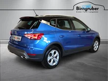 SEAT Arona FR 1.0 TSI DSG in Saphir-Blau Metall.