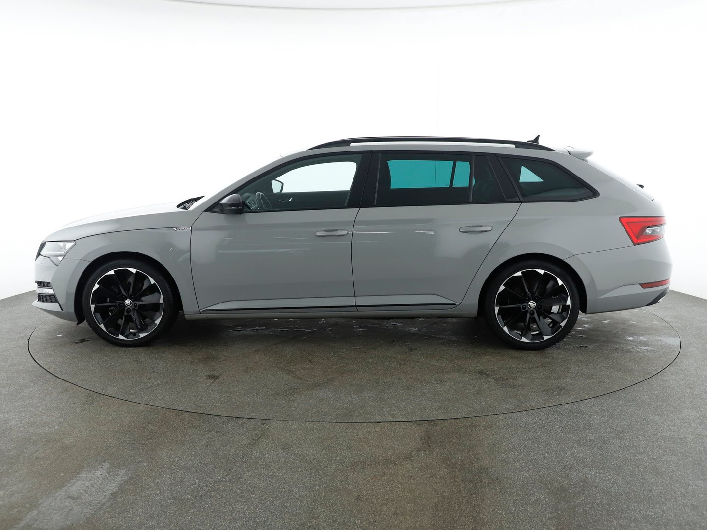 Škoda SUPERB Combi iV SPORTLINE DSG | Bild 2 von 28