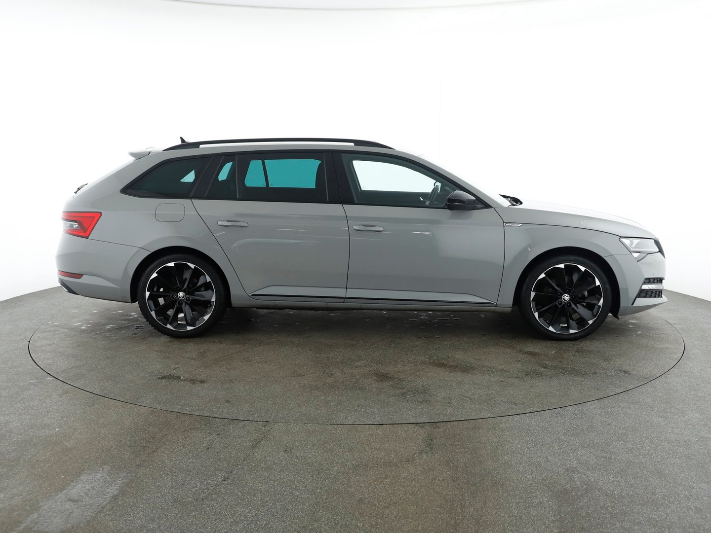 Škoda SUPERB Combi iV SPORTLINE DSG | Bild 6 von 28