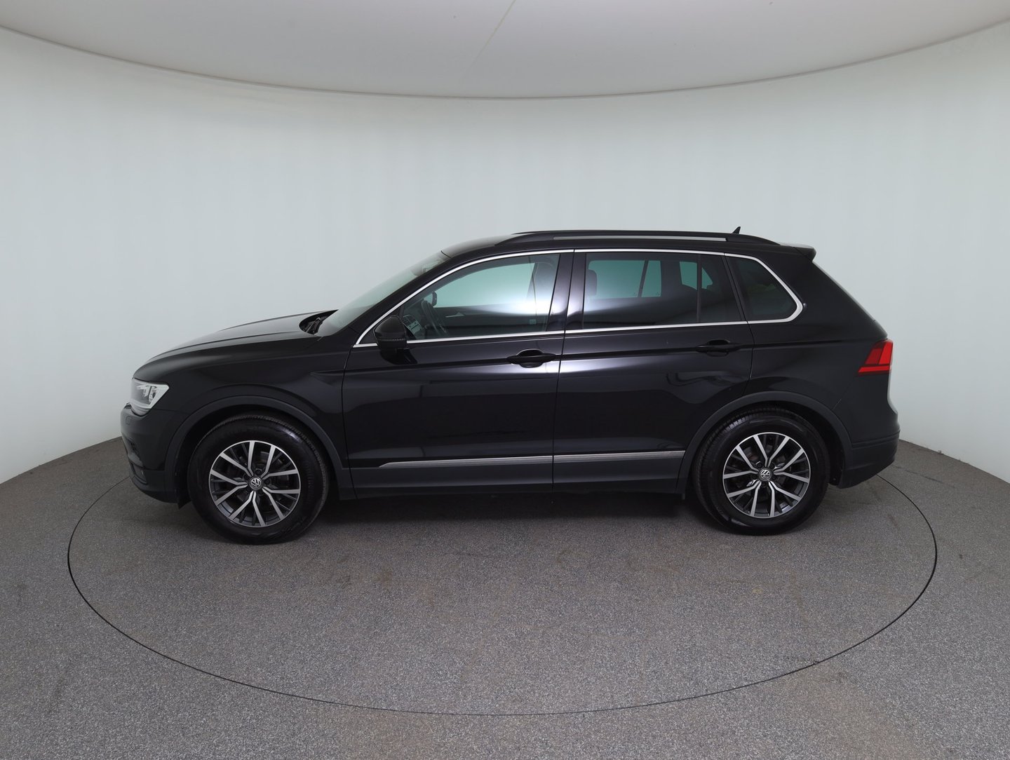 VW Tiguan Comfortline TDI SCR DSG | Bild 8 von 37