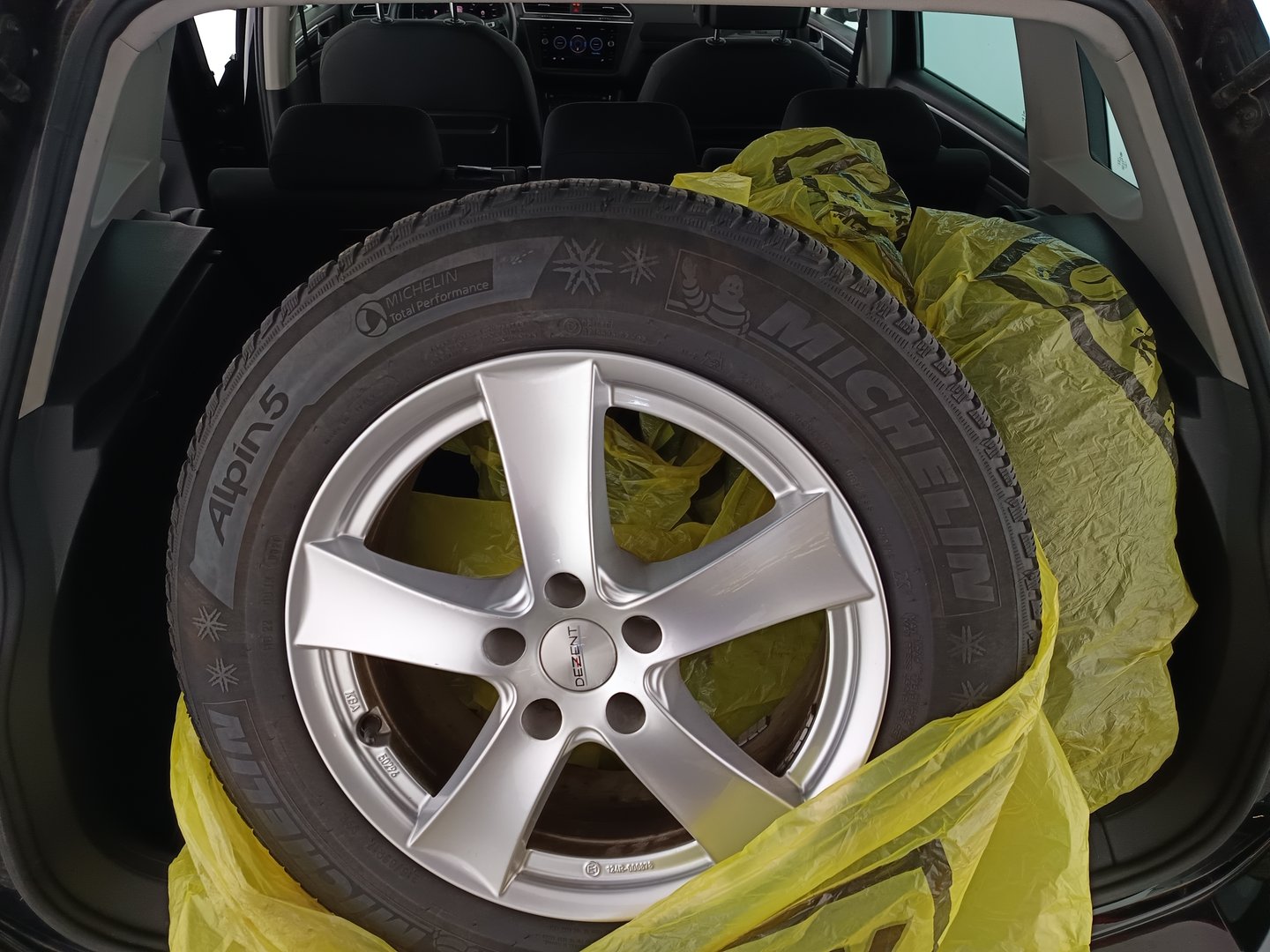 VW Tiguan Comfortline TDI SCR DSG | Bild 35 von 37
