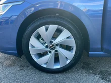 VW Golf Rabbit mHEV DSG in Anemonenblau Metallic