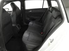 VW Golf Variant Sport mHeV DSG in Oryxweiß Perlmutteffekt