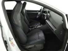 VW Golf Variant Sport mHeV DSG in Oryxweiß Perlmutteffekt