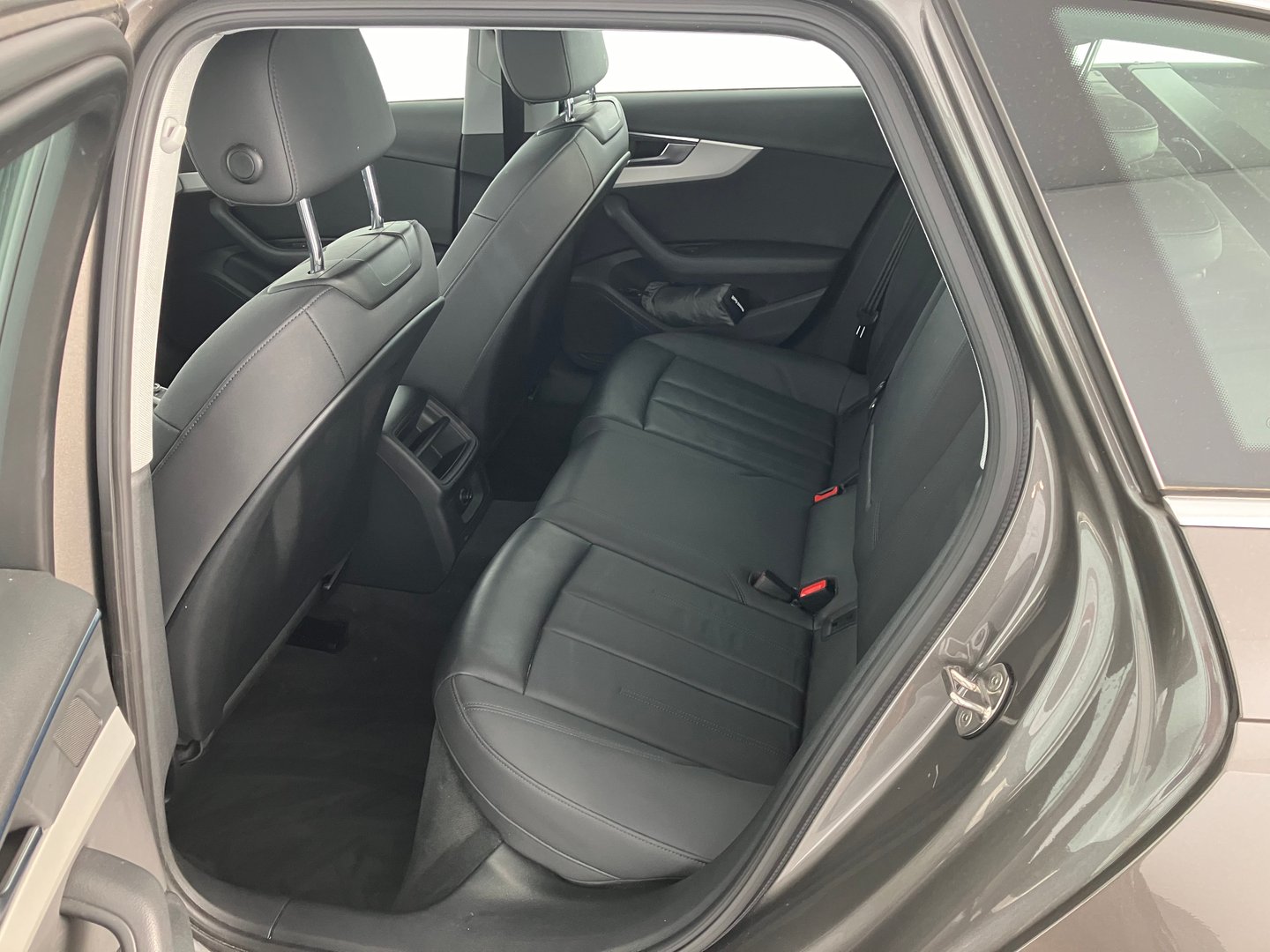 Audi A4 Avant 30 TDI | Bild 11 von 15