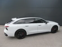 Audi A6 Avant e-hybrid quattro 270 kW in Gletscherweiß Metallic
