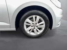 VW Touran Sky TDI SCR DSG 5-Sitzer in Reflexsilber Metallic