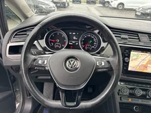 VW Touran Sky TDI SCR DSG 5-Sitzer in Reflexsilber Metallic