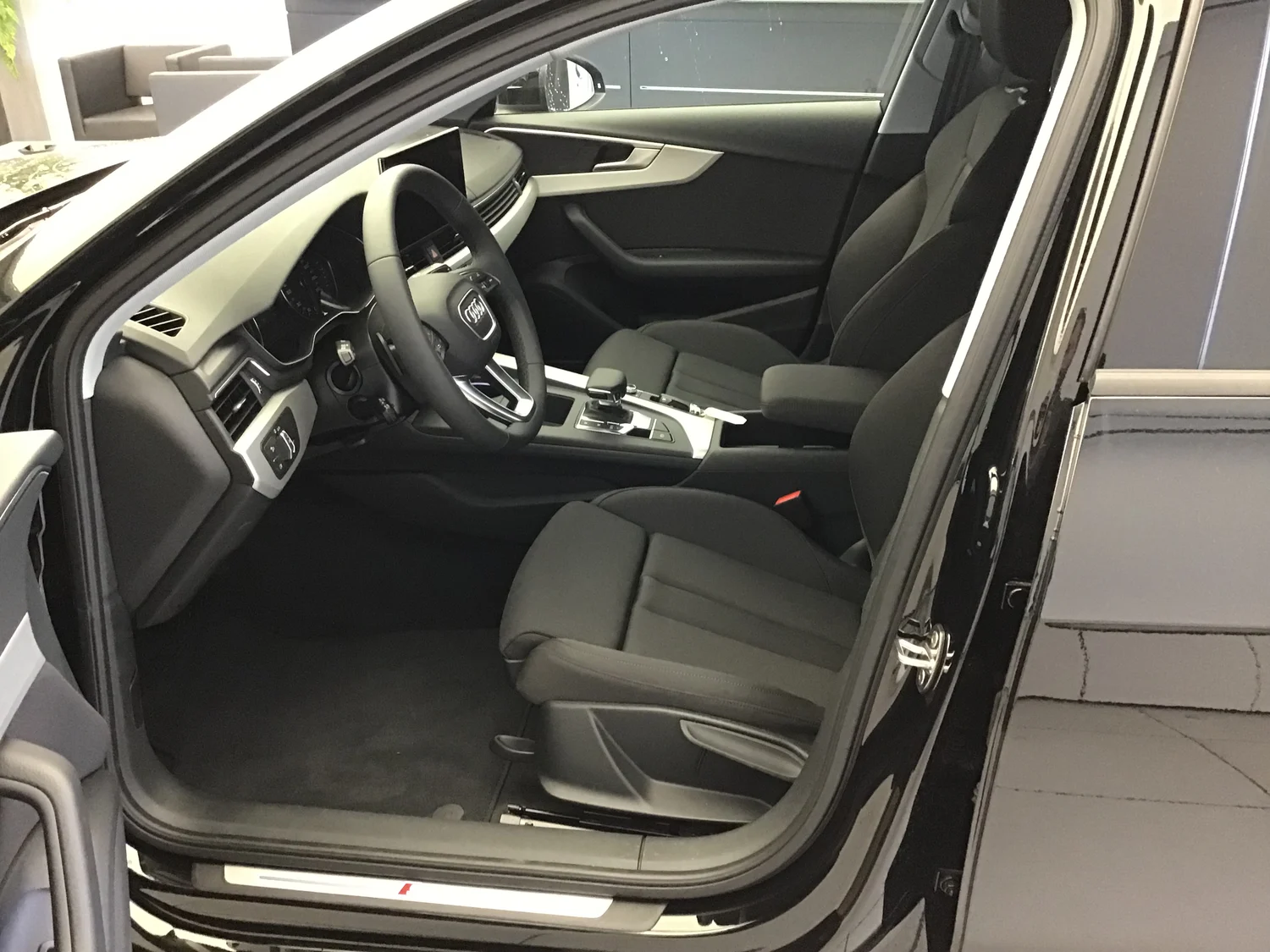 Bild eines Audi A4 Avant 30 TDI S line