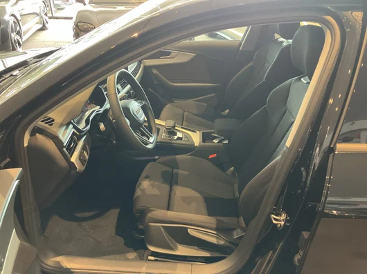 Bild eines Audi A4 Avant 30 TDI S line