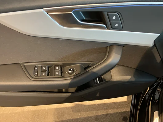 Bild eines Audi A4 Avant 30 TDI S line