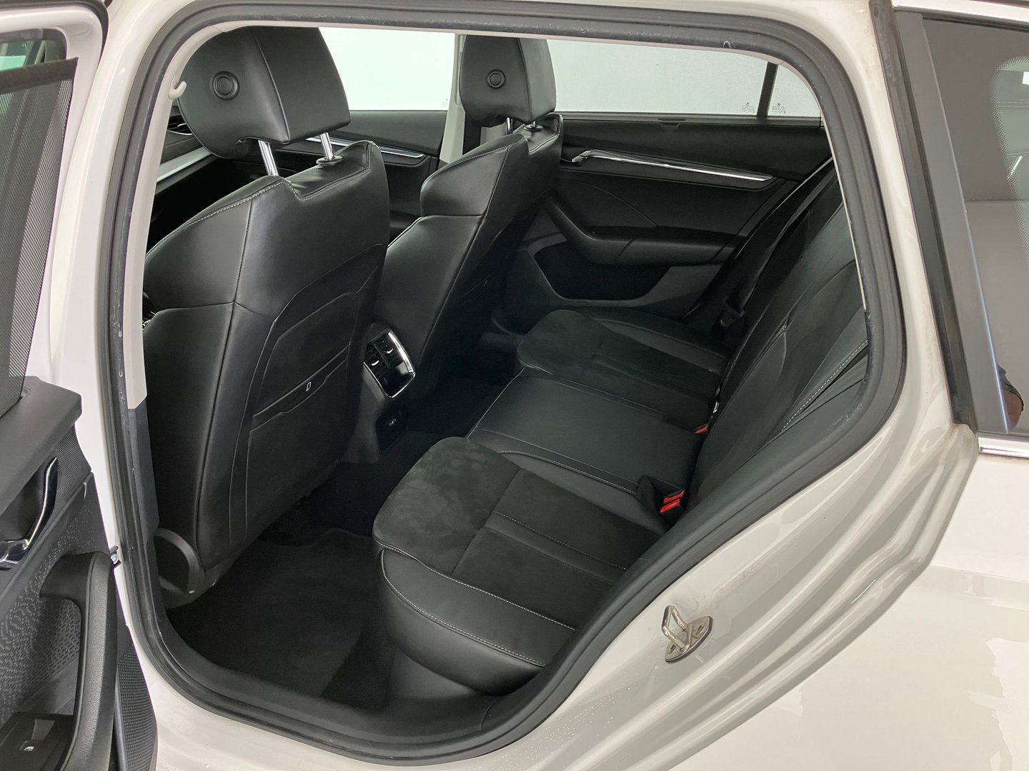 Škoda OCTAVIA Combi Premium TDI DSG | Bild 11 von 15