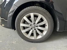 VW Sharan Business+ TSI 7-Sitzer in Deep Black Perleffekt