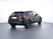 Audi Q3 Sportback 35 TFSI intense in Mythosschwarz Metallic