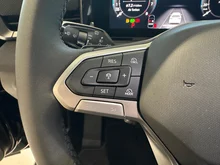 VW T-Roc Life eTSI DSG in Grenadillschwarz Metallic