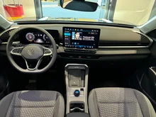 VW T-Roc Life eTSI DSG in Grenadillschwarz Metallic