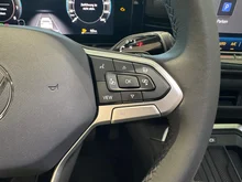 VW T-Roc Life eTSI DSG in Grenadillschwarz Metallic