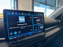 VW T-Roc Life eTSI DSG in Grenadillschwarz Metallic